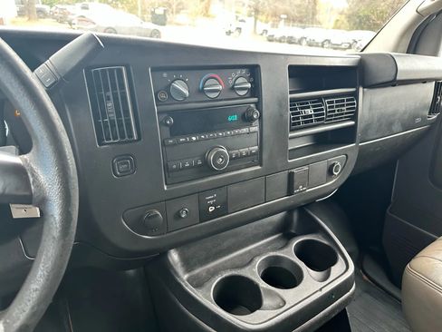 Used 2015 Chevrolet Express 2500 Extended image 23