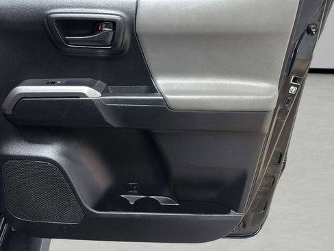Used 2019 Toyota Tacoma SR5 AWD/4WD image 13