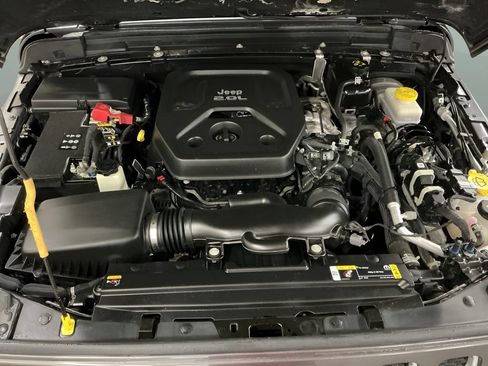 Used 2021 Jeep Wrangler Unlimited Sahara w/ Cold Weather Group AWD/4WD image 7