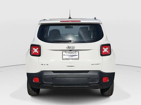 Used 2022 Jeep Renegade Sport image 4