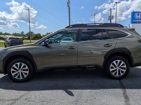 Used 2025 Subaru Outback Premium AWD/4WD image 6