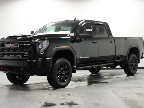 Used 2024 GMC Sierra 2500 AT4 image 8