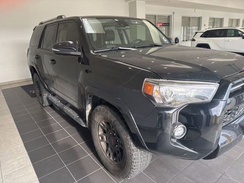 Used 2021 Toyota 4Runner SR5 Premium w/ Moonroof Package RWD image 2
