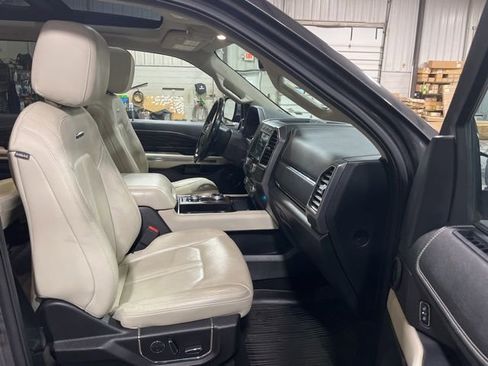 Used 2018 Ford Expedition Platinum image 23