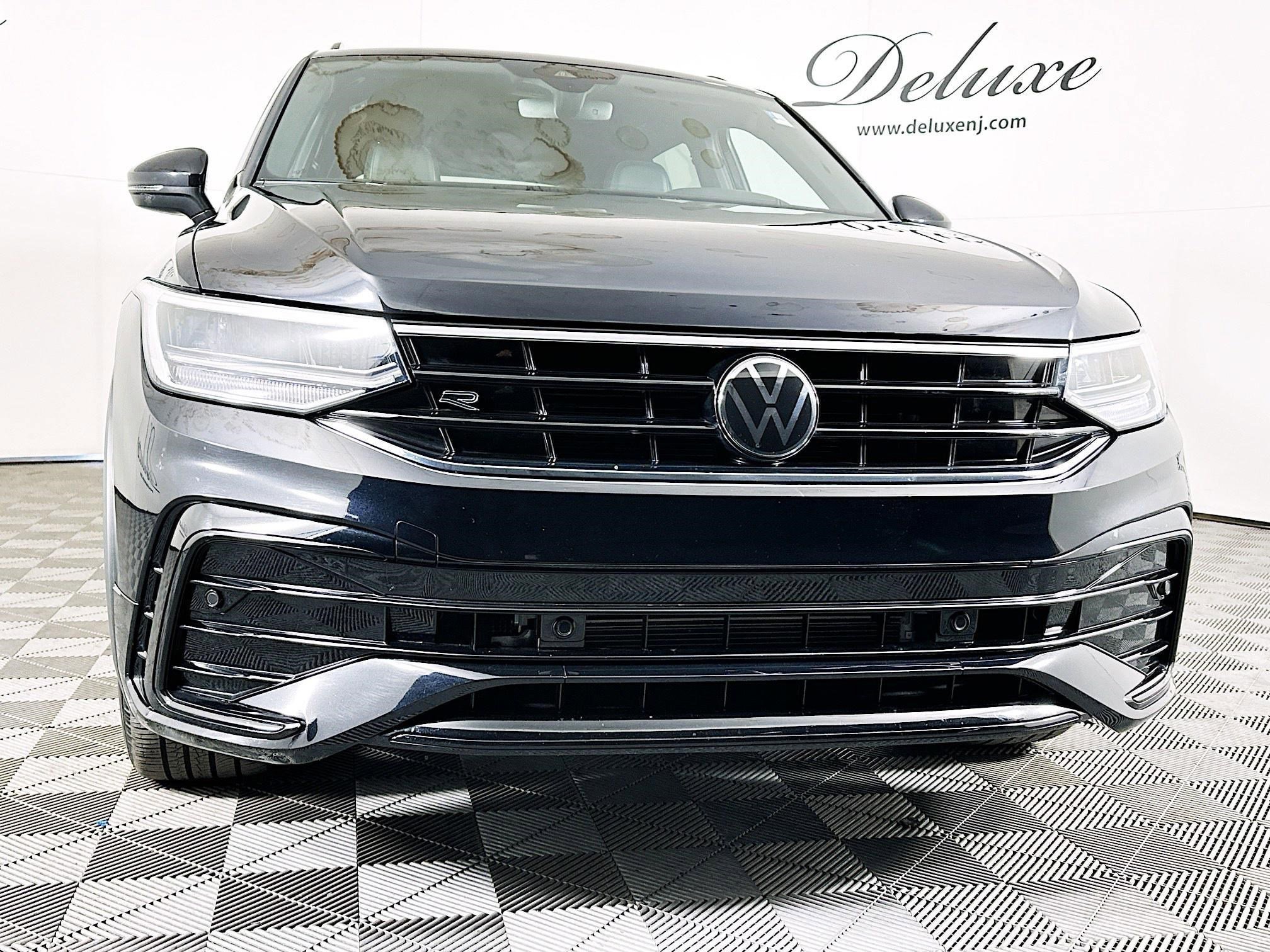 Used 2024 Volkswagen Tiguan SE R-Line AWD/4WD image 32
