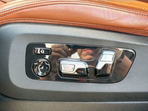 Used 2023 BMW X7 xDrive40i w/ Executive Package image 27