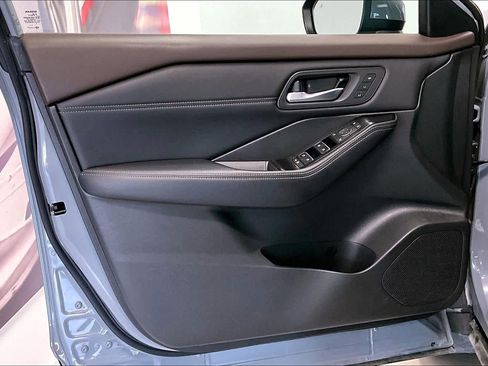 Used 2023 Nissan Rogue SL w/ SL Premium Package image 25