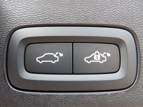 New 2026 Volvo XC60 B5 Plus w/ Protection Package Premier image 26