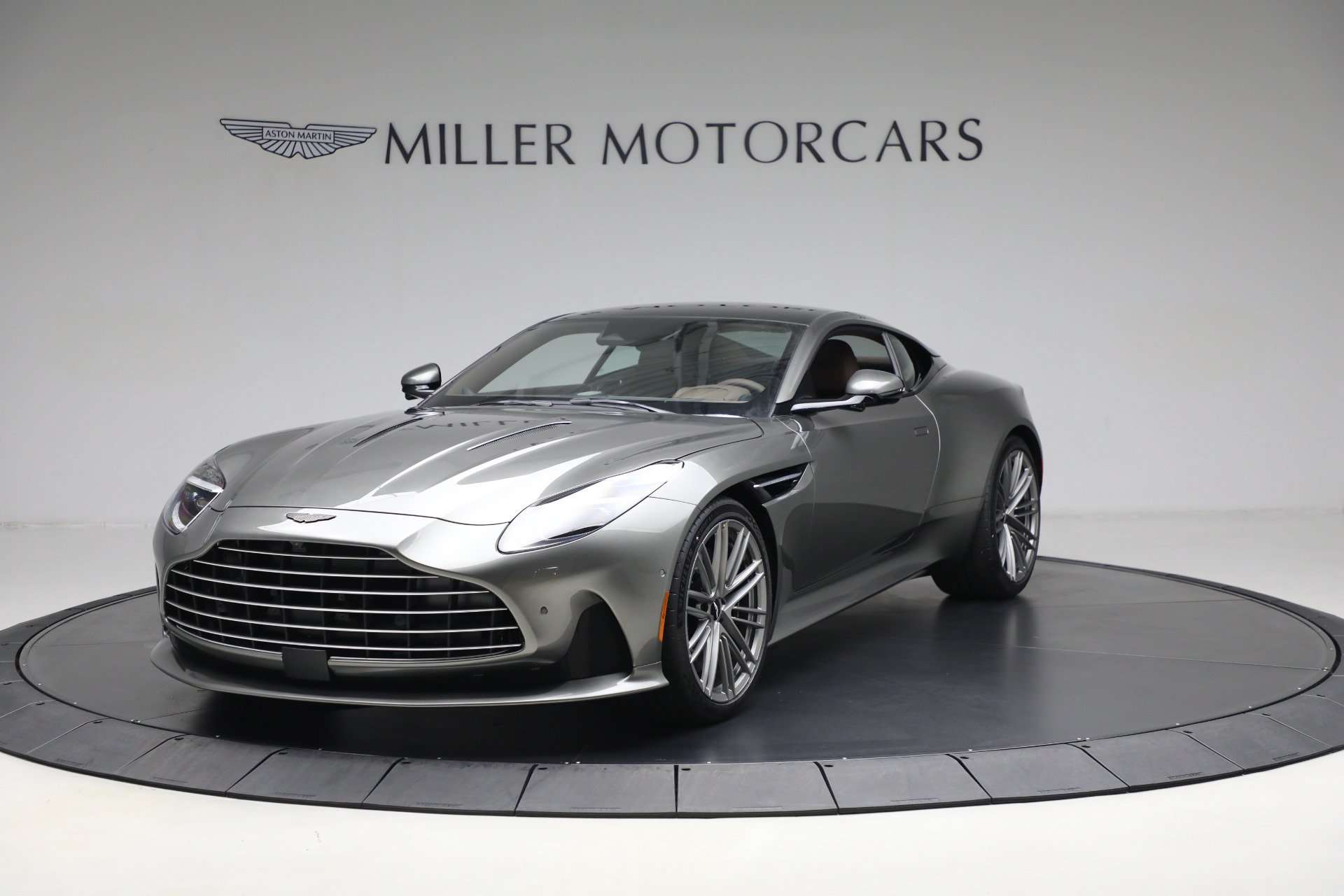 Used 2025 Aston Martin DB12 Coupe RWD image 12