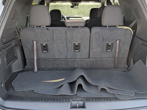 Used 2025 Chevrolet Traverse LT image 35