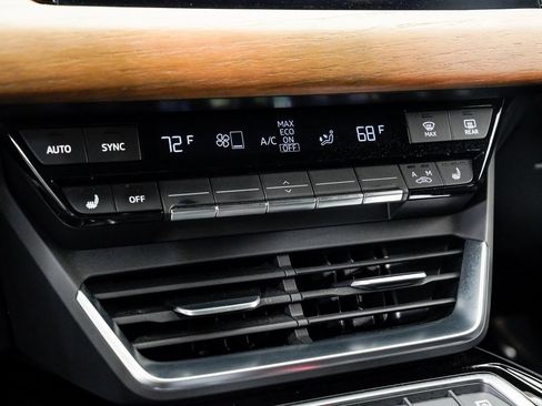 Used 2022 Audi e-tron GT Premium Plus image 17