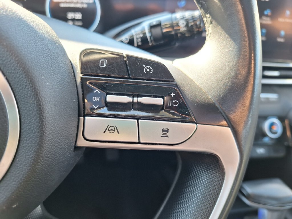 Used 2022 Hyundai Elantra Limited w/ Cargo Package FWD image 18