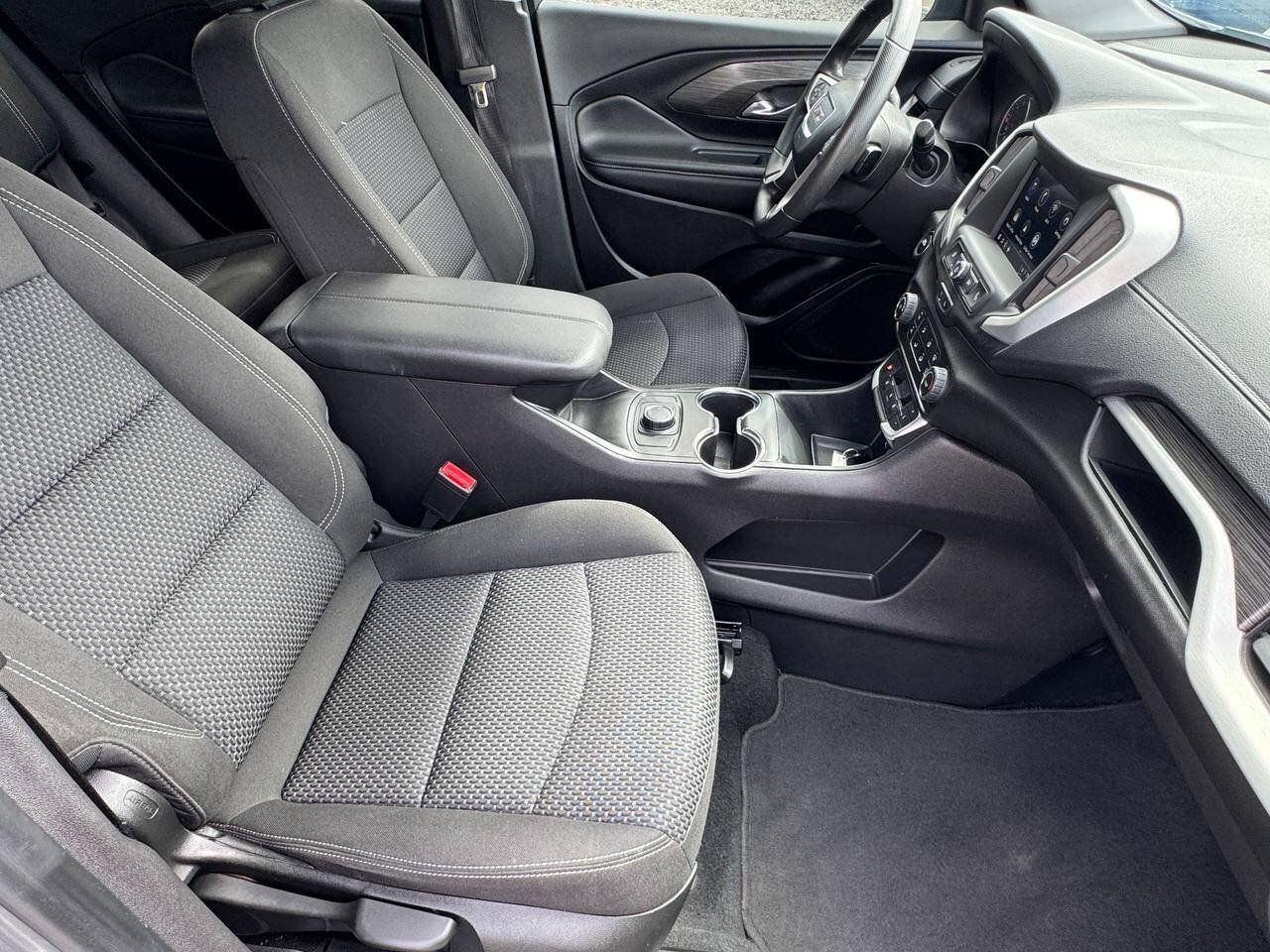 Used 2024 GMC Terrain SLE AWD/4WD image 19