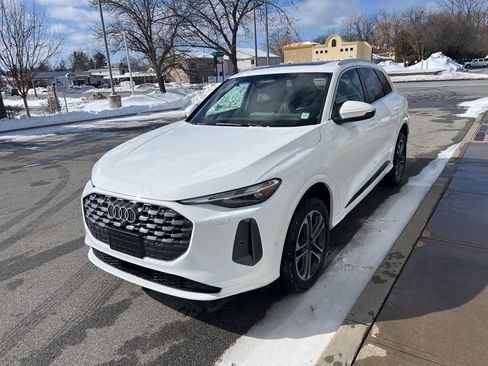 Used 2025 Audi Q5 Premium w/ Convenience Package image 49