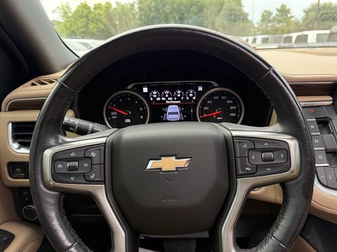 Used 2021 Chevrolet Suburban Premier AWD/4WD image 25