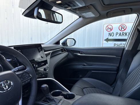 Used 2023 Toyota Camry SE w/ Convenience Package image 13