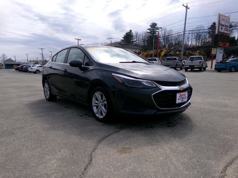 Used 2019 Chevrolet Cruze LT image 3