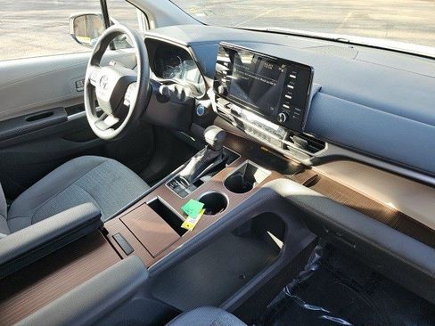 Used 2024 Toyota Sienna LE image 14