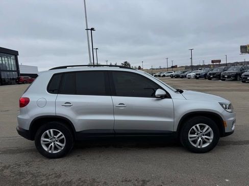 Used 2017 Volkswagen Tiguan S image 33