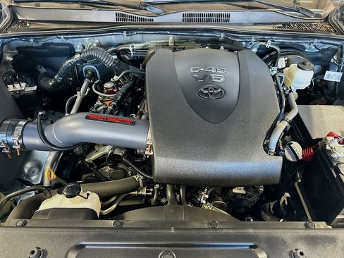Used 2022 Toyota Tacoma SR5 AWD/4WD image 25