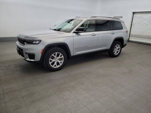 Used 2021 Jeep Grand Cherokee L Limited AWD/4WD image 2