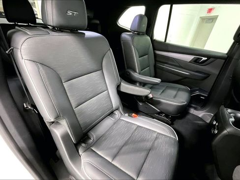 Used 2025 Buick Enclave Sport Touring FWD image 32