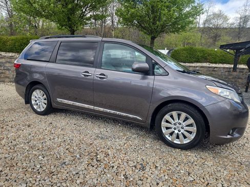 Used 2015 Toyota Sienna XLE Premium image 8