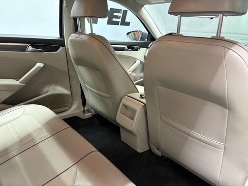 Used 2017 Volkswagen Passat 1.8T R-Line image 56