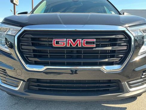 Used 2023 GMC Terrain SLE w/ LPO, Floor Liner Package FWD image 10