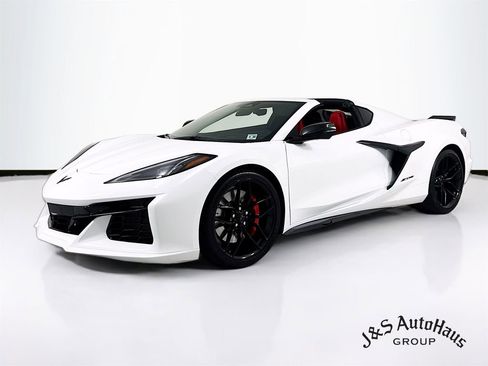 Used 2025 Chevrolet Corvette Z06 image 3