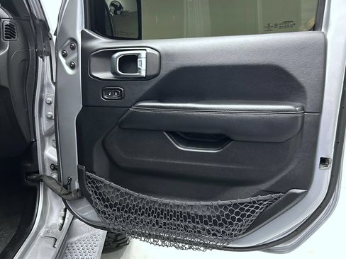 Used 2018 Jeep Wrangler Unlimited Sahara w/ Cold Weather Group AWD/4WD image 16