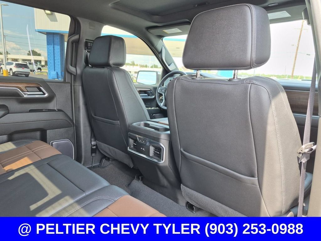 Used 2023 Chevrolet Silverado 1500 High Country w/ Z71 Off-Road Package AWD/4WD image 17