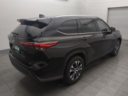 Used 2021 Toyota Highlander XLE FWD image 9