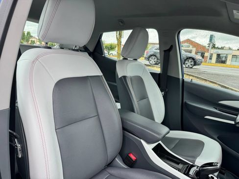 Used 2018 Chevrolet Bolt Premier w/ Driver Confidence II Package FWD image 10