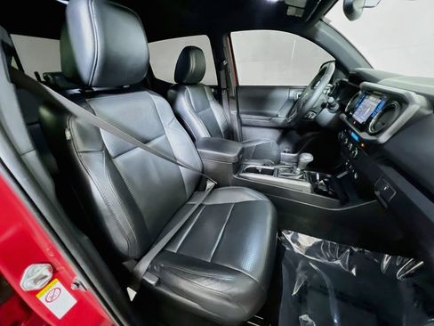 Used 2019 Toyota Tacoma TRD Off-Road AWD/4WD image 25