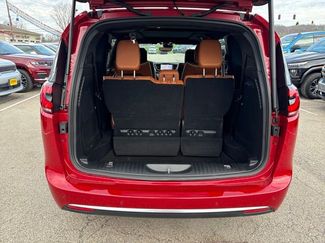 Used 2025 Chrysler Pacifica Pinnacle video 3