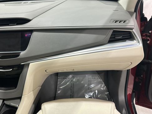 Used 2018 Cadillac XT5 Premium Luxury w/ Driver Assist Package image 28