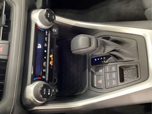 Used 2025 Toyota RAV4 XLE AWD/4WD image 16