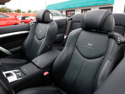 Used 2014 INFINITI Q60 Convertible w/ Premium Package image 9