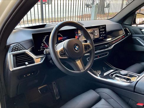 Used 2025 BMW X5 xDrive40i w/ M Sport Package image 17