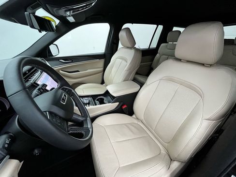 Used 2024 Jeep Grand Cherokee L Limited w/ Luxury Tech Group II image 18