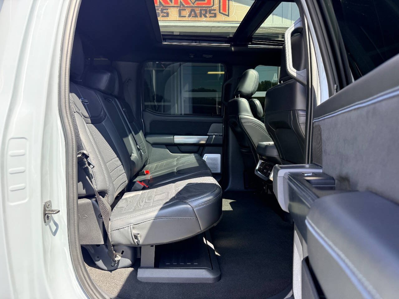 Used 2025 Ford F350 Platinum w/ FX4 Off-Road Package AWD/4WD image 39