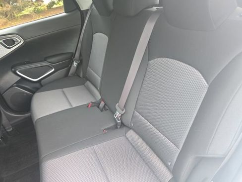 Used 2025 Kia Soul LX w/ LX Technology Package FWD image 14