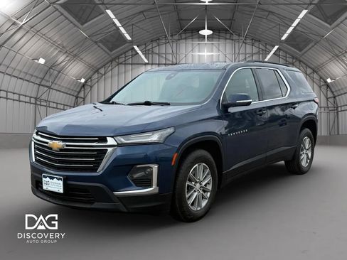 Used 2023 Chevrolet Traverse LT w/ Rear Camera Mirror Package AWD/4WD image 1