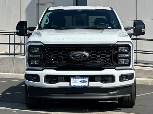 New 2026 Ford F250 Lariat w/ Black Appearance Package image 8