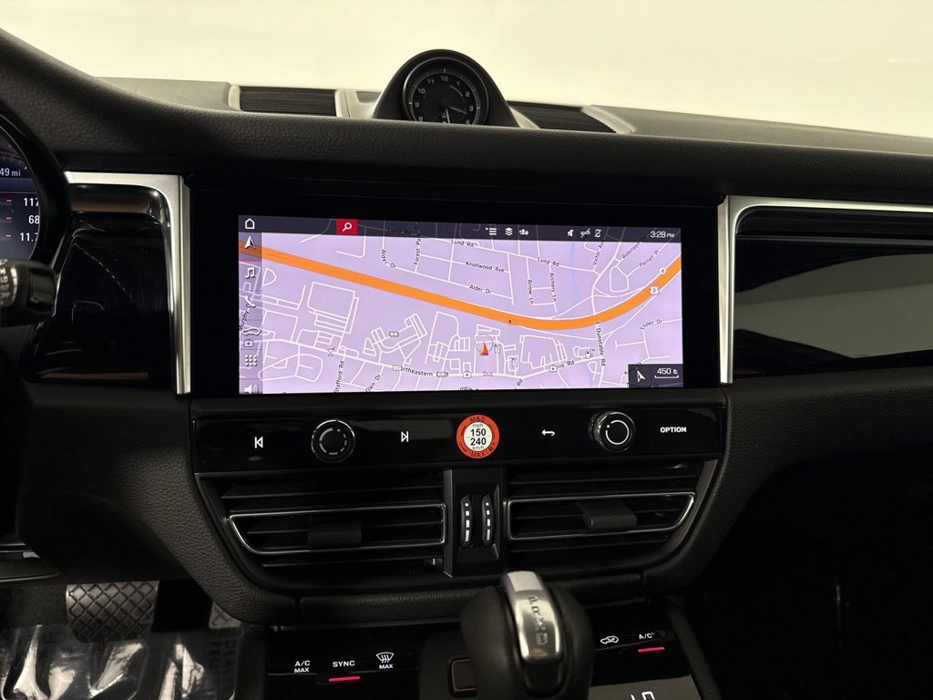Certified 2023 Porsche Macan AWD/4WD image 27