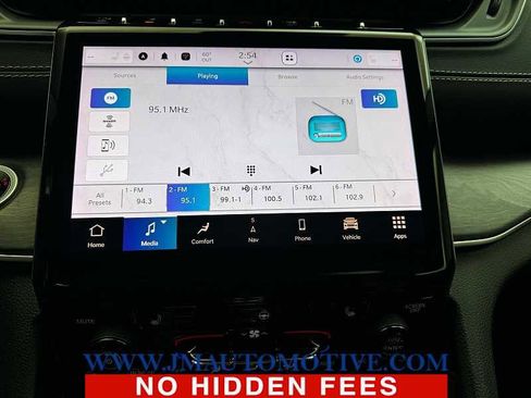 Used 2023 Jeep Grand Cherokee Limited w/ Black Appearance Package image 22