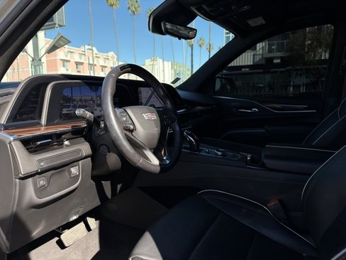 Used 2022 Cadillac Escalade Premium Luxury image 15