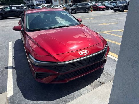 Used 2024 Hyundai Elantra SEL FWD image 5