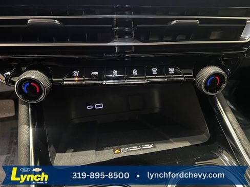 Used 2024 Chevrolet Traverse Z71 AWD/4WD image 12